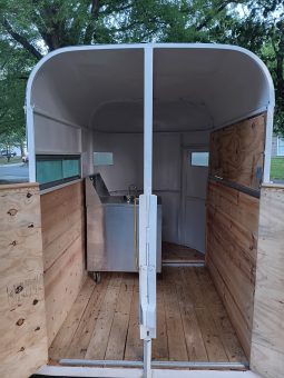 
										Converted Horse Trailer full									