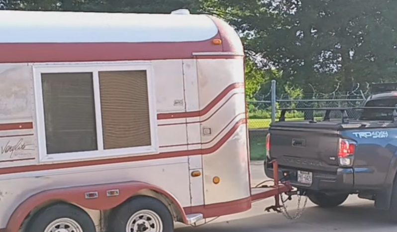 
								Fully Enclosed Mobile Bar full									