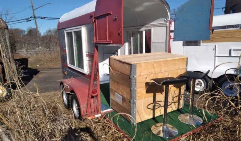 
								Fully Enclosed Mobile Bar full									