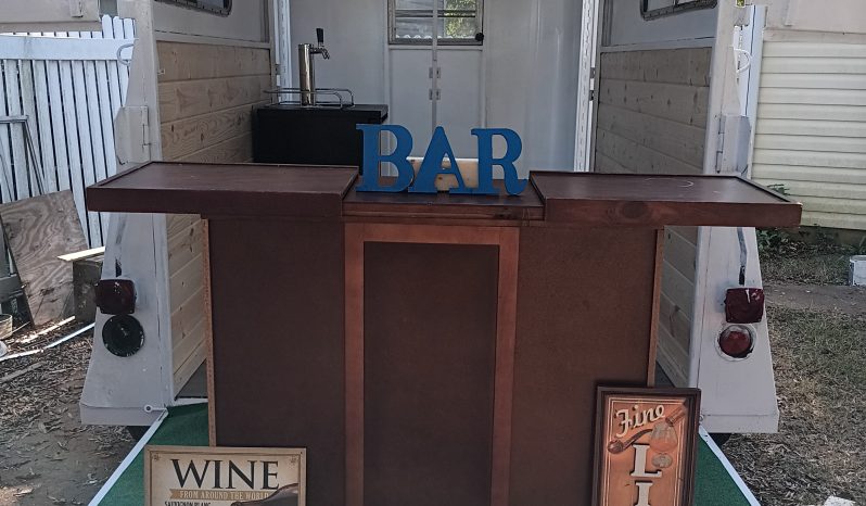 
								Large Fully Enclosed Mobile Bar full									