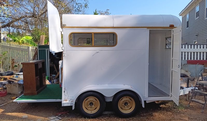 
								Large Fully Enclosed Mobile Bar full									