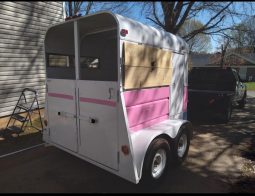 
										White and Pink Horse Trailer Bar full									