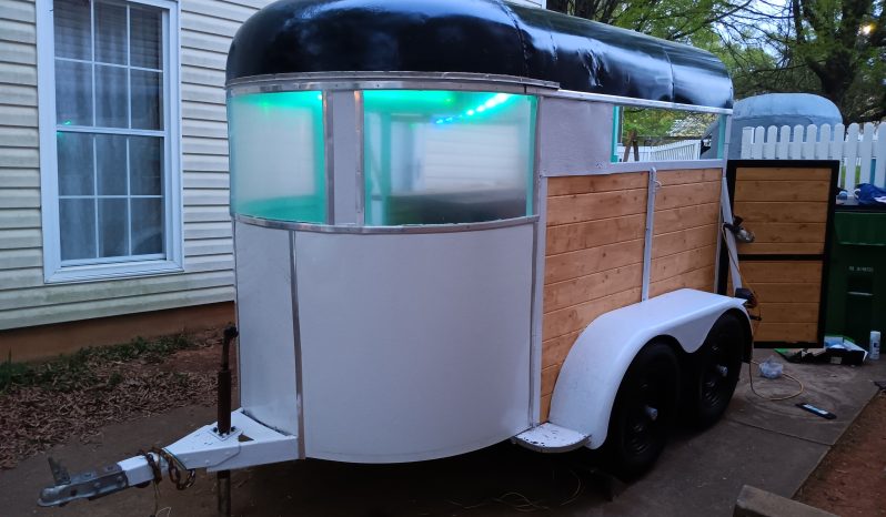 
								Classic Black and White Mobile Bar full									