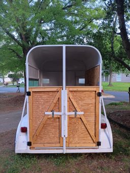 
										Converted Horse Trailer full									