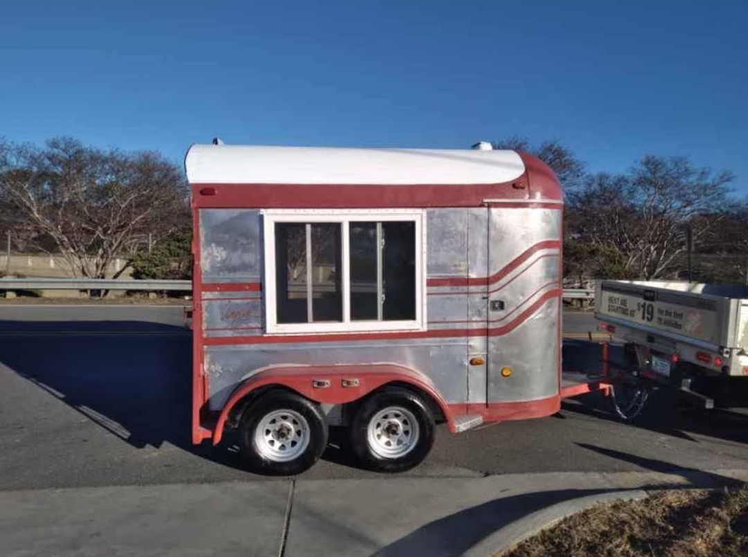 Fully Enclosed Mobile Bar
