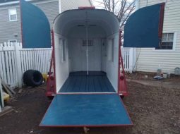 
										Fully Enclosed Mobile Bar full									