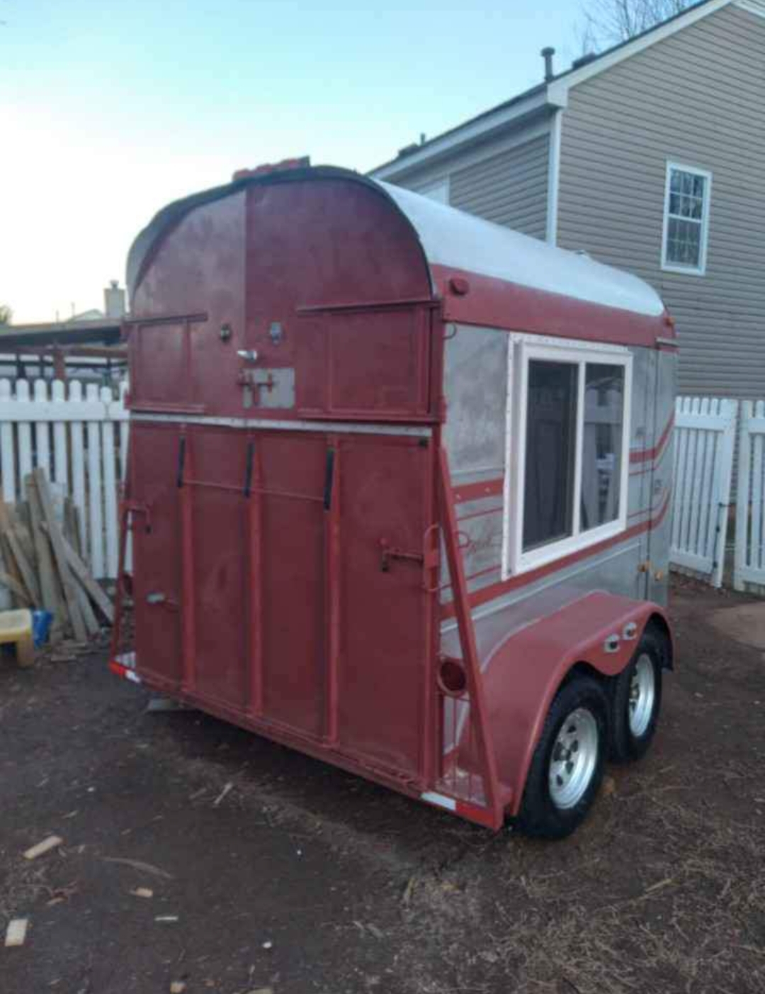 Fully Enclosed Mobile Bar