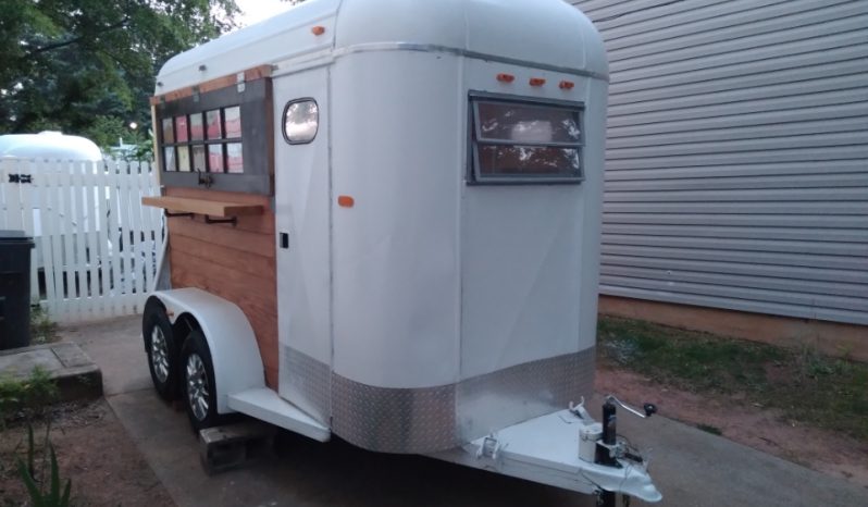 
								XL Converted Horse Trailer full									