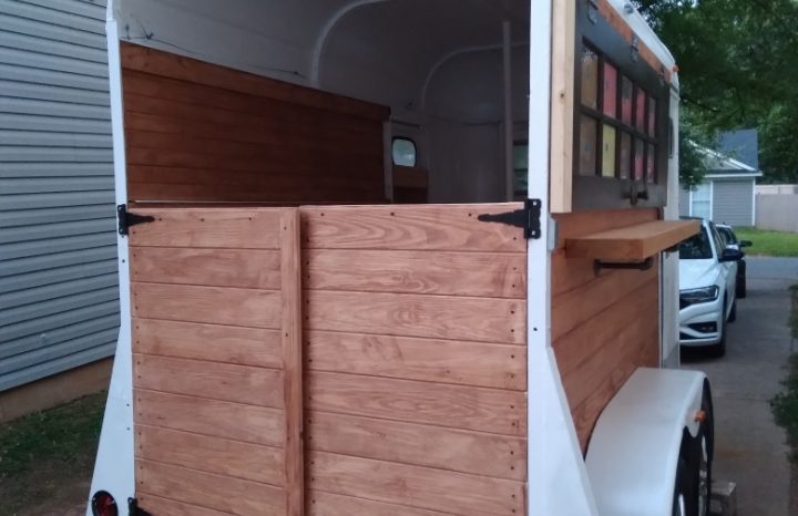 
								XL Converted Horse Trailer full									