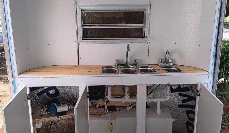 
								Fully Enclosed Mobile Bar full									