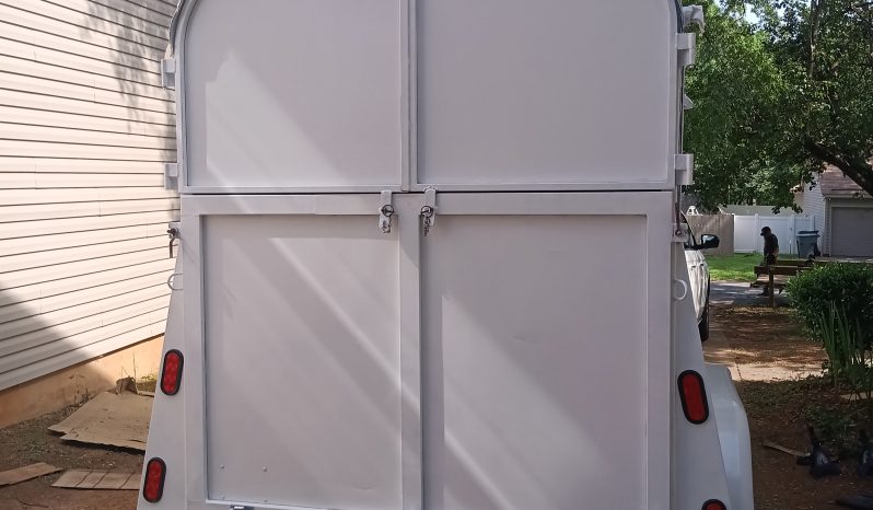 
								Fully Enclosed Mobile Bar full									