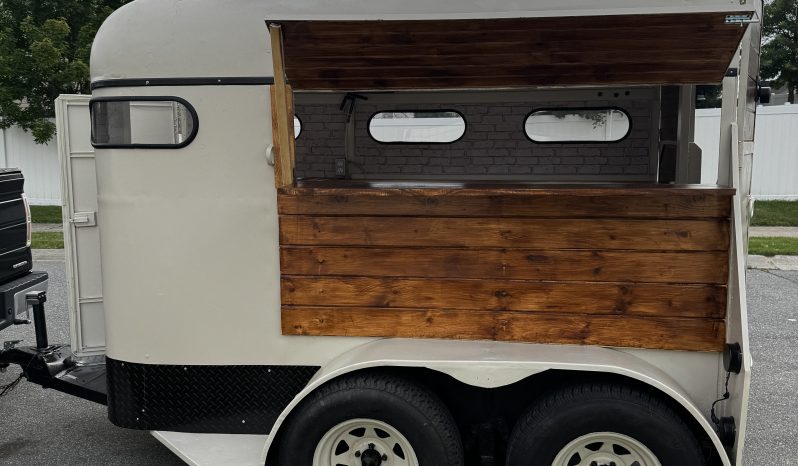 
								Custom Lemonade Trailer full									